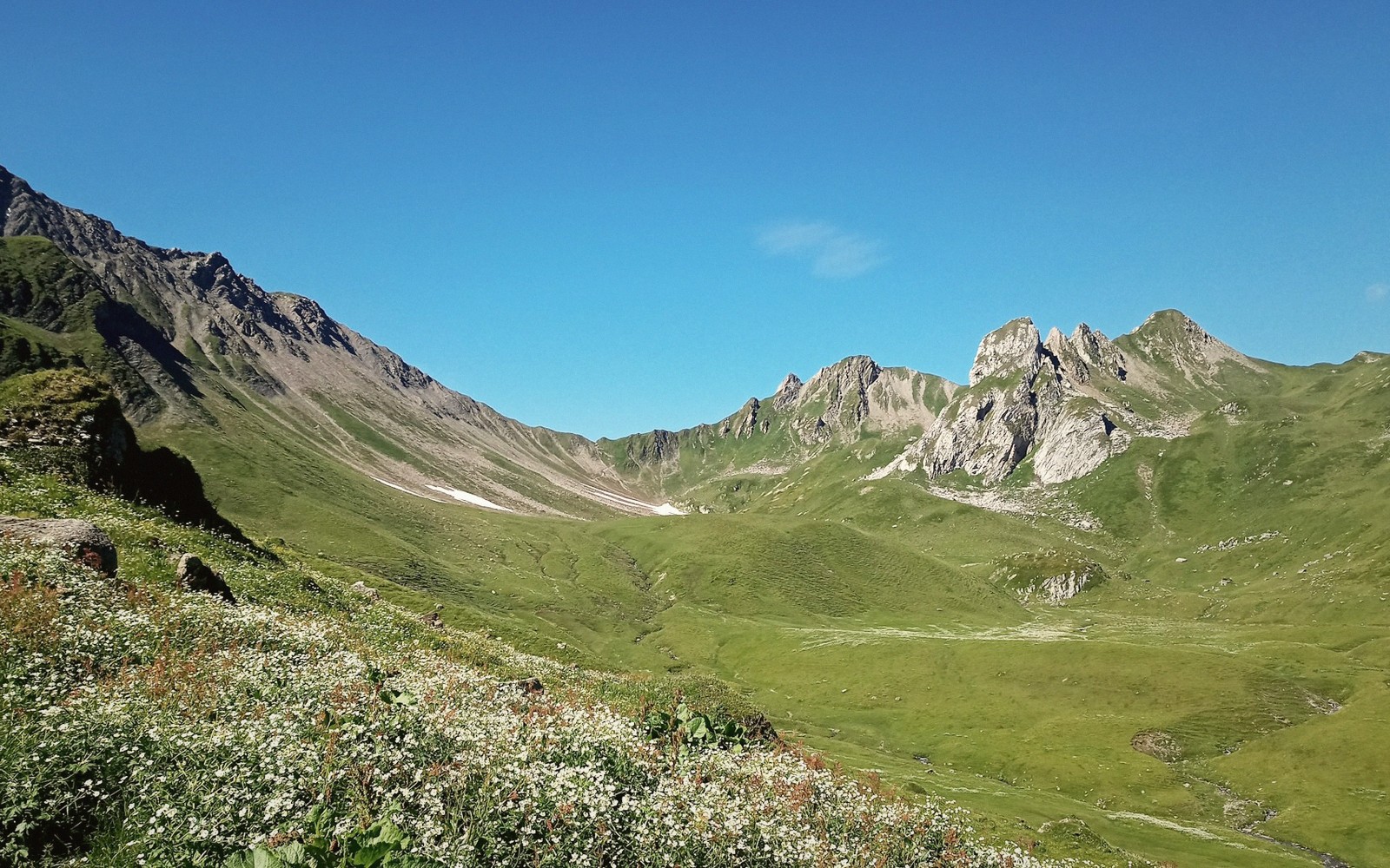 Cols, singletrack and high meadows once the snow melts, up to the Col de la Madeleine.
